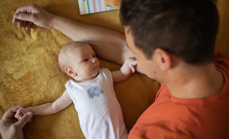 Congé supplémentaire de naissance&nbsp;: le droit est ouvert aux travailleurs d'Esat