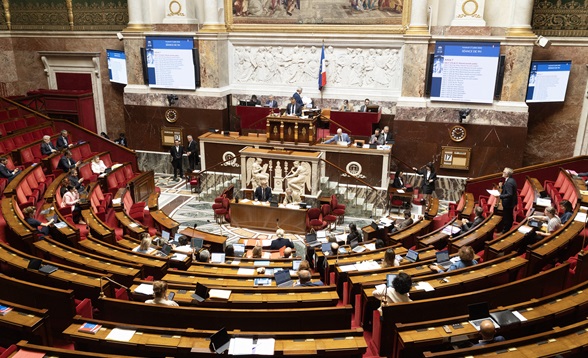 Projet de loi de protection des enfants&nbsp;: le contrôle d'honorabilité renforcé par les députés