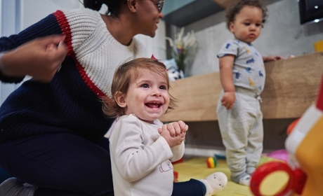 Protection de l'enfance&nbsp;: qui sont les enfants confiés très précocement&nbsp;?
