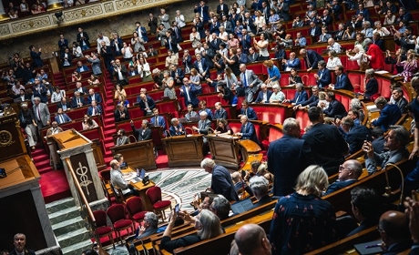 Aide à mourir&nbsp;: adoptée définitivement, la loi soulève déjà des questions pour les ESSMS