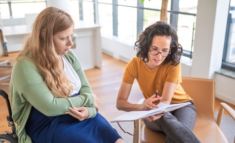 Allocation aux adultes handicapés&nbsp;: de nouveaux entretiens d’évaluation dans les MDPH
