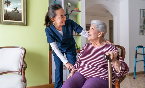 APA à domicile&nbsp;: une réforme pourrait alourdir la facture de certains bénéficiaires