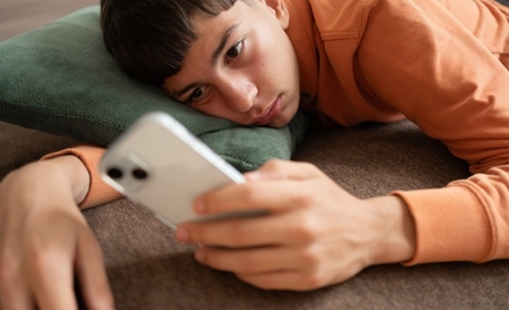 Protection de l'enfance&nbsp;: poser un cadre autour de l'usage des écrans